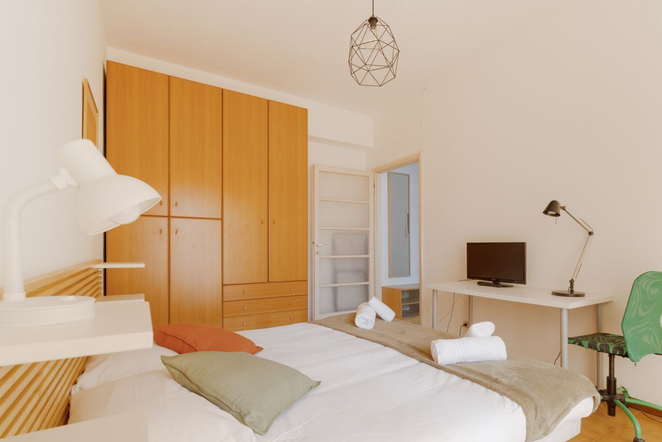 2 chambres, fer et planche à repasser