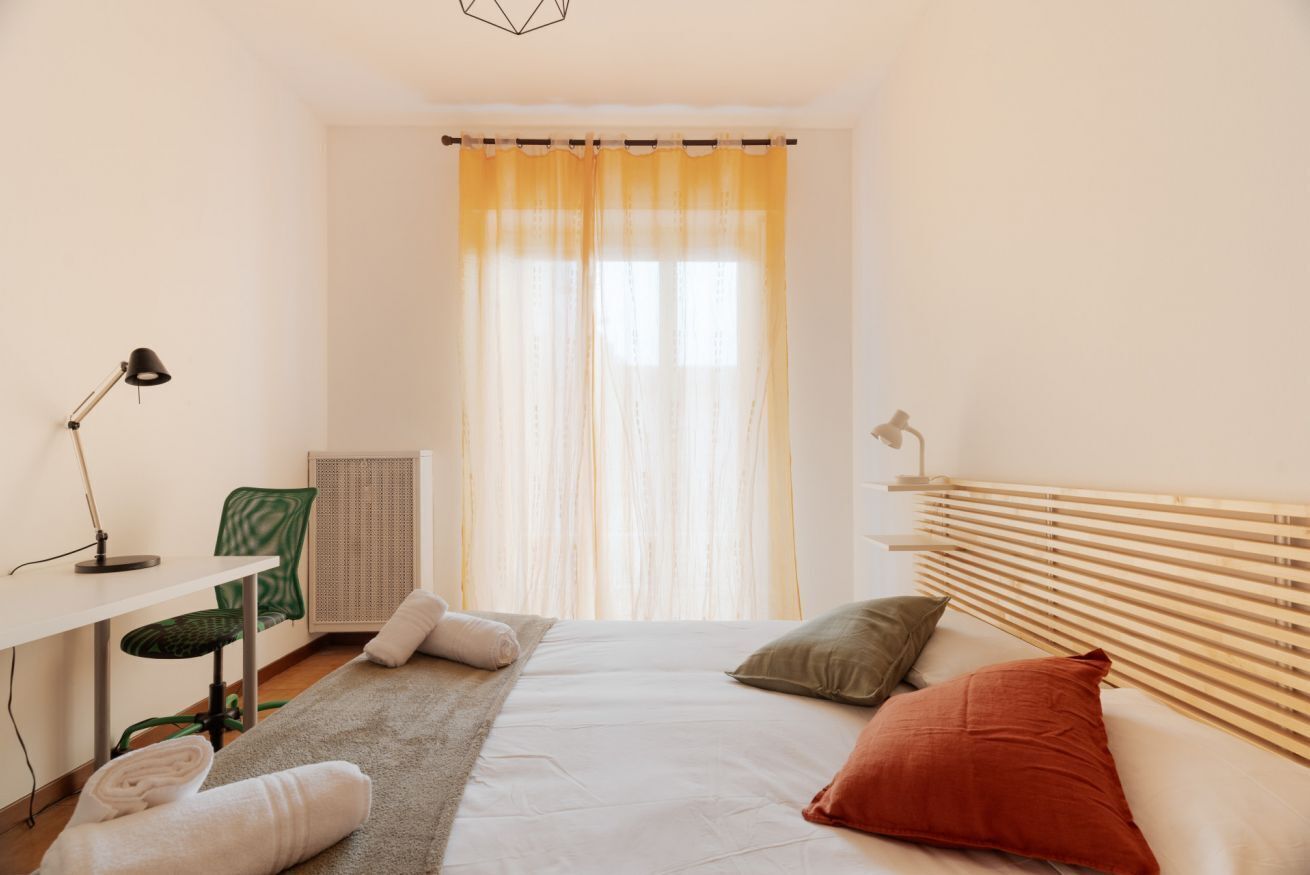 2 chambres, fer et planche à repasser