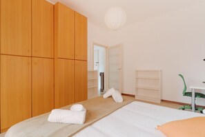2 bedrooms, iron/ironing board - Cozy 65m2 apartment, ideal for 4 people, located on the second floor of a building with lift.The accommodation is located in Loreto, a residential neighborhood full of services. The proximity to the M1/M2 Loreto metro stop allows you to easily reach the  (Milan)