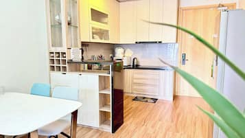 Luxury Apartment, Balcony, Garden View | Private kitchen