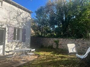 Outdoor dining - House Pléneuf Val André, 5 minutes from the beach. Ideal tribe 6 pers. (Pléneuf-Val-André)