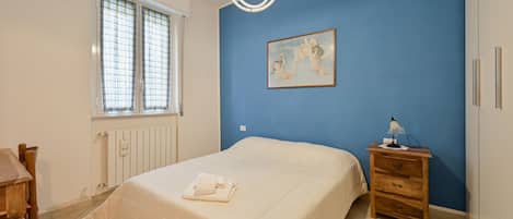 2 bedrooms, iron/ironing board