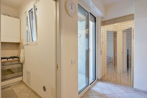 Interior - Comfortable 75 sqm apartment, accommodating up to 6 people, located on the second floor of a building without an elevator.The property is located in Luni Mare, in a well-served residential area. The location is convenient, a short distance from the sea a (Luni)
