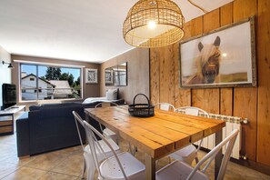 Dining - Design & Comfort + Starlink / 2 Bedrooms (San Carlos de Bariloche)