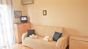 Living area - BAIA de BAHAS Apartments - CASA POLI Studio D4/G3 cute and interesting (Golfo di Marinella)