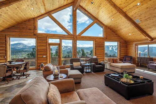 LUXE Castle Glen, ski slope views, spa, game room, 4 decks