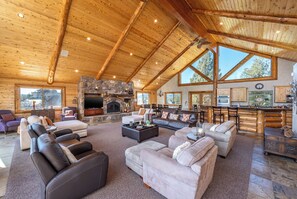 Living area - LUXE Castle Glen, ski slope views, spa, game room, 4 decks (Big Bear Lake)