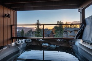 Interior - LUXE Castle Glen, ski slope views, spa, game room, 4 decks (Big Bear Lake)