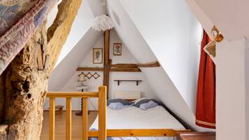 2 bedrooms, iron/ironing board, bed sheets