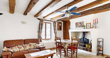Gîte La Salamandre: private terrace, garden, air conditioning, Cher view, 2 bedrooms
