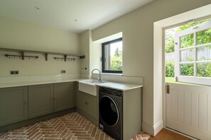 Interior - Secluded 5-Bed Luxury Retreat | Peaceful Countryside Escape (Radnage)