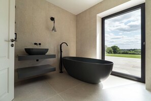 Shower, hair dryer, towels, soap - Secluded 5-Bed Luxury Retreat | Peaceful Countryside Escape (Radnage)