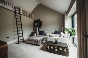 Living area - Secluded 5-Bed Luxury Retreat | Peaceful Countryside Escape (Radnage)