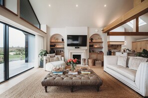 Living area - Secluded 5-Bed Luxury Retreat | Peaceful Countryside Escape (Radnage)