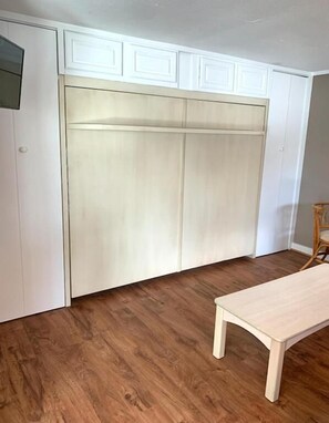 Estudio Deluxe, patio | Interior