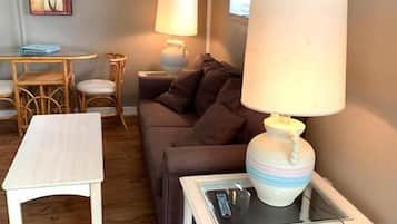 Deluxe Studio, Patio | Living area