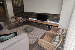 Living area - Local Accommodation – Douro Barcos House (Barcos)