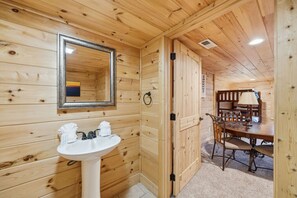 Interior - Memory Maker Lodge:Hot Tub, Multicade, Grill, MORE (Gatlinburg)