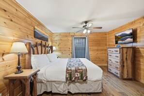 4 bedrooms, iron/ironing board, WiFi, bed sheets - Memory Maker Lodge:Hot Tub, Multicade, Grill, MORE (Gatlinburg)