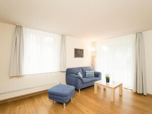 TV - Chesa Quadrella by Interhome (Pontresina)