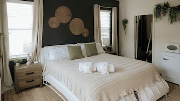 5 bedrooms, iron/ironing board, WiFi, bed sheets