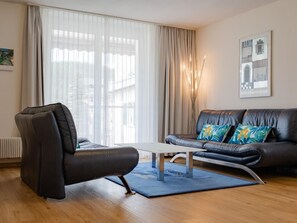 TV - Chesa Quadrella by Interhome (Pontresina)