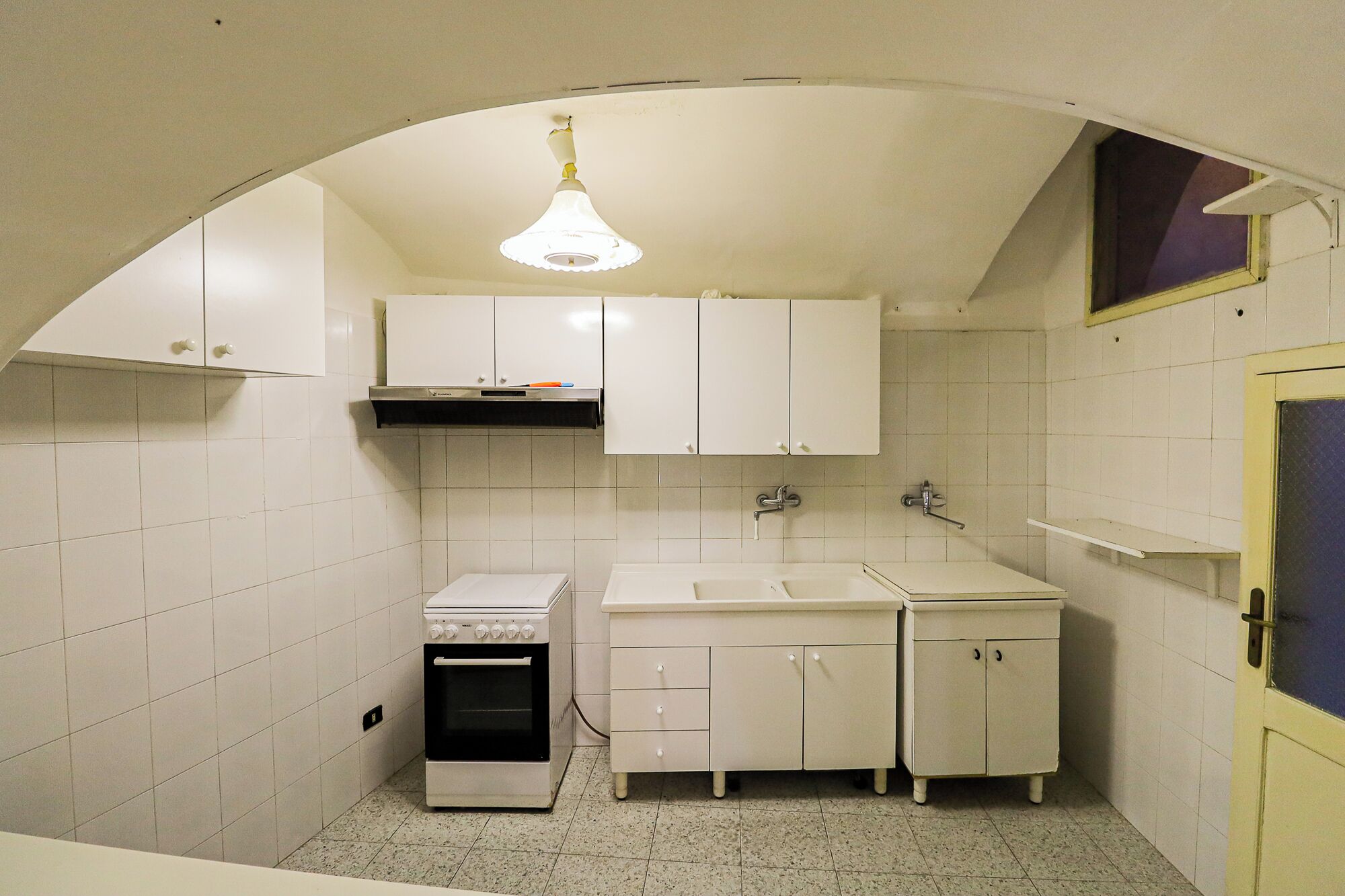 Frigorifero, forno, piano cottura, pentole/stoviglie/utensili
