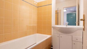 Hair dryer - Beautiful, bright apart for 4 in the city center (Grasse)