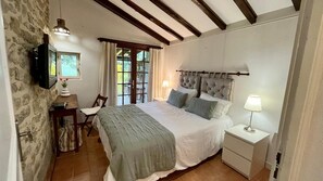 2 chambres, fer et planche à repasser, Wi-Fi, draps fournis