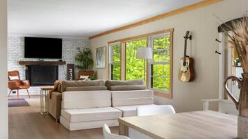 TV, fireplace