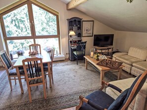 A cozy living room with a dining area, a television, and a chessboard. - Apartment Luna by Interhome (Feldkirchen in Kärnten)