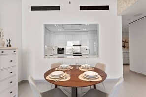 Dining - Stylish 1 Bedroom in Binghatti Lavender JVC (Dubai)