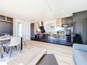 Kitchen / Dining Room - Le Chalet du Rohu by Interhome (Quiberon)