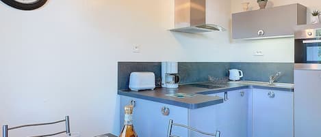 Fridge, microwave, oven, cookware/dishes/utensils