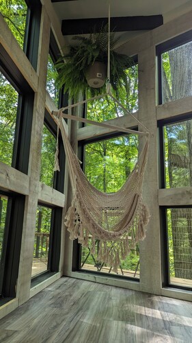 Cabin Diamond – Cozy Tiny Forest Retreat