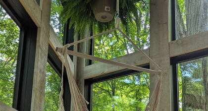 Cabin Diamond – Cozy Tiny Forest Retreat