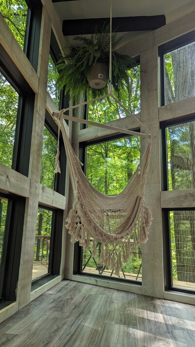 Cabin Diamond – Cozy Tiny Forest Retreat