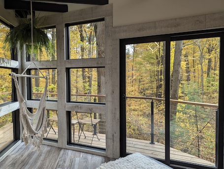 Interior. Cabin Diamond – Cozy Tiny Forest Retreat