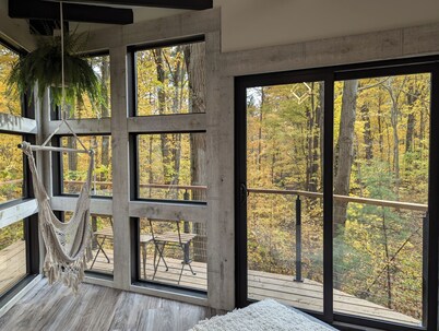 Cabin Diamond – Cozy Tiny Forest Retreat