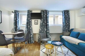 Living area - Charming Studio With AC Beaubourg Le Marais (Paris)
