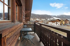 Outdoor dining - Apartment 'Rododendro' with Mountain View, Shared Garden and Wi-Fi (Livigno)
