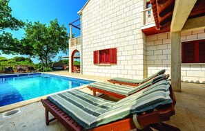 Pool - Five-Bedroom Holiday Home, Pool, Barbecue (Zaton)