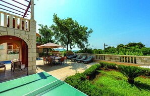 Outdoor dining - Five-Bedroom Holiday Home, Pool, Barbecue (Zaton)