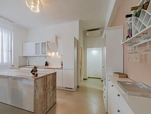 Fridge, oven, stovetop, dishwasher - Villa One Step to Beach with Indoor Pool (Kuciste)