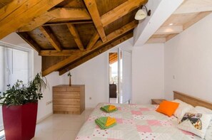 4 bedrooms, iron/ironing board, WiFi, bed sheets - Four Bedroom Villa With Pool (Mlini)
