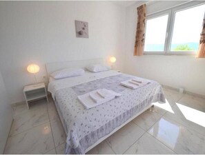 4 bedrooms, WiFi, bed sheets - Cozy Villa With Pool (Krk)