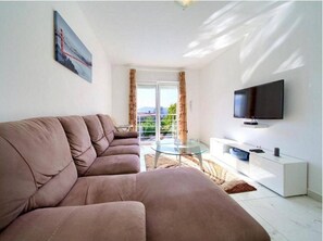 TV - Cozy Villa With Pool (Krk)
