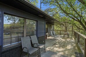 Terrace/patio - Peaceful Nest: Hot Tub, Fireplace, Fire Pit & MORE (Sevierville)