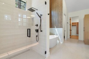 Shower, hair dryer, towels, soap - Caldera Clubhouse - Award winning, custom, family-friendly Sunriver retreat (Bend)