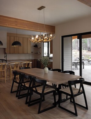 Dining - Caldera Clubhouse - Award winning, custom, family-friendly Sunriver retreat (Bend)